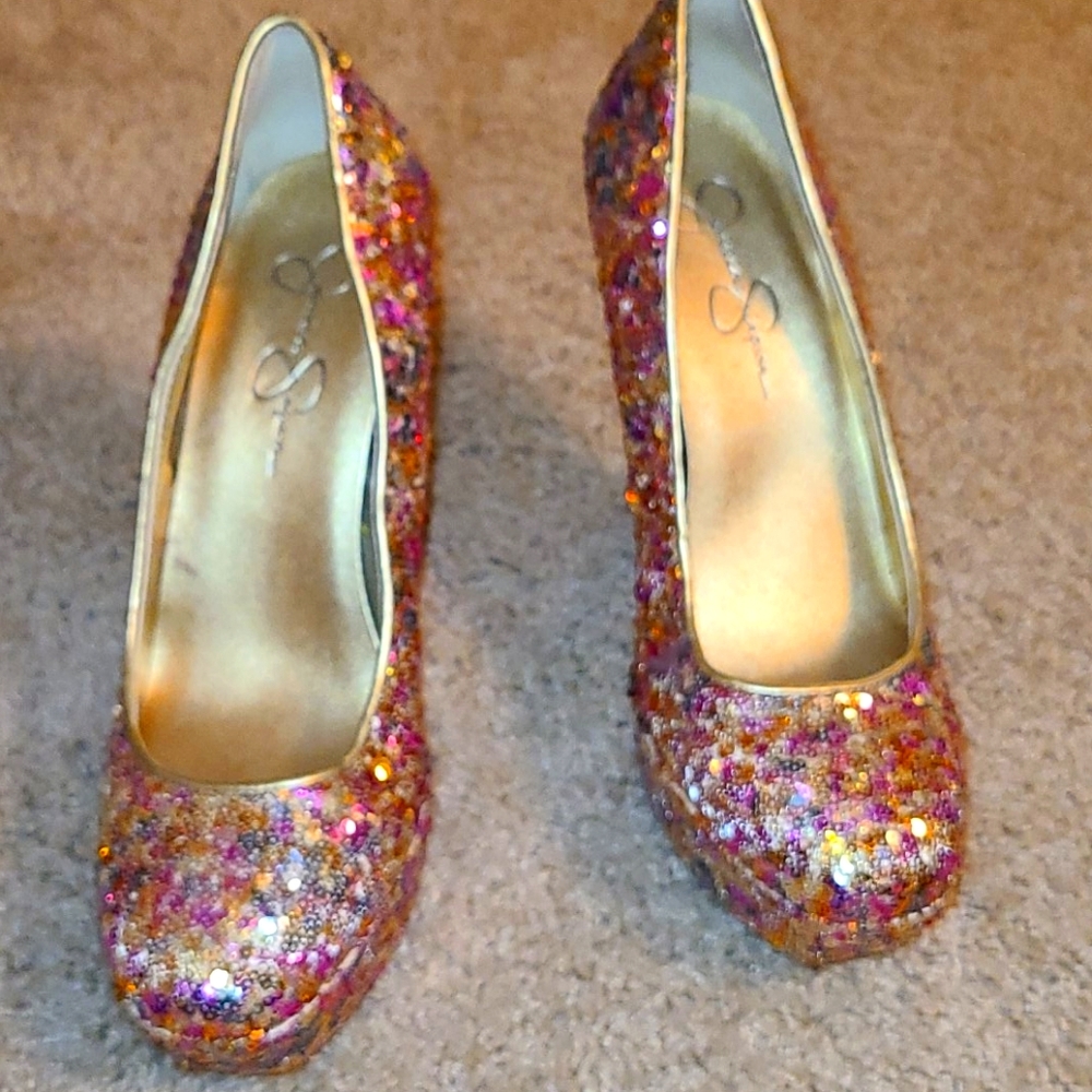 Sequined pumpa